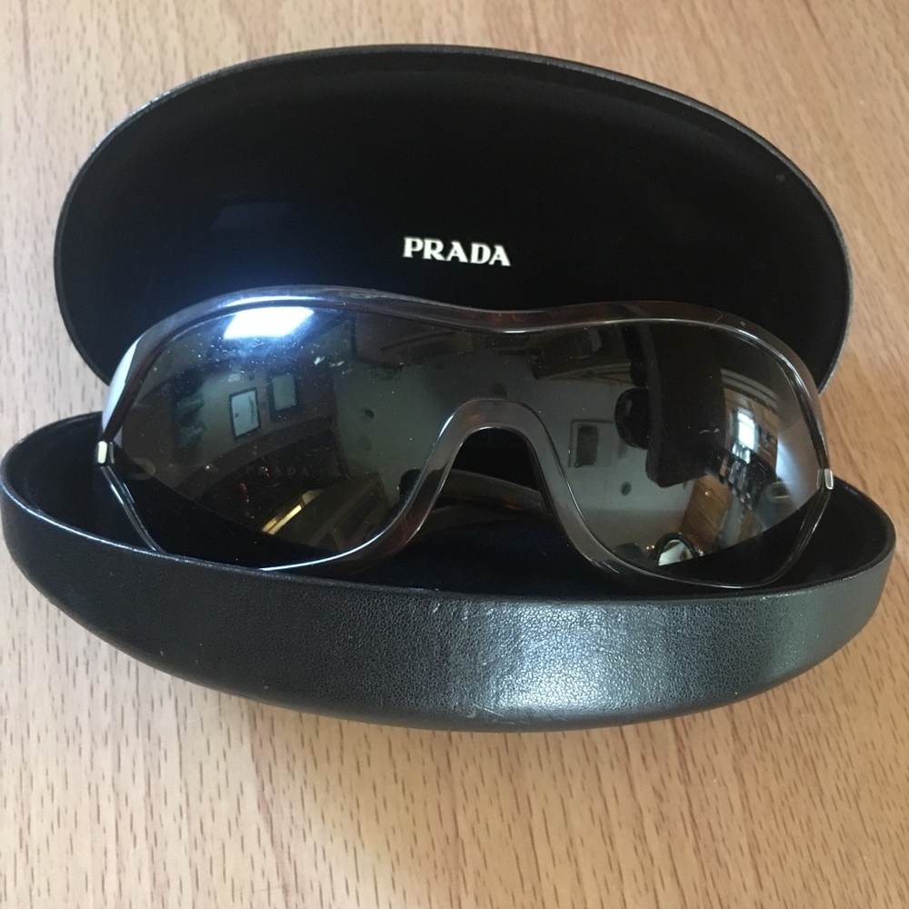 Prada Sunglasses w/original Prada case!